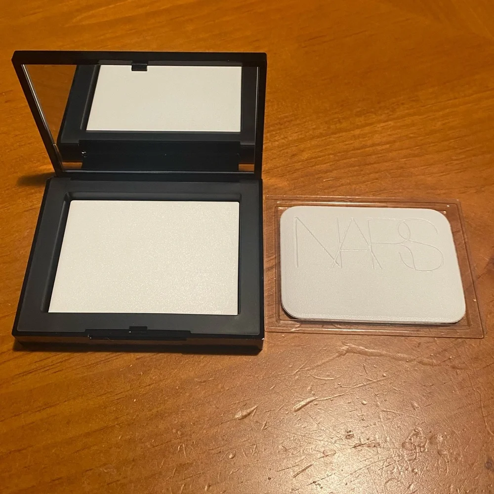 NARS Light Reflecting Setting Powder - Pressed